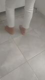 Femme turque en collants blancs, bas fins, hijab snapshot 8