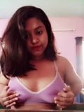 Bangladishi, fille excitée, caméra vidéo 1 snapshot 2