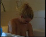 Blonde wird im Badezimmer erwscht und dann gefickt snapshot 3