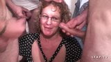 Mature francaise se fait demonter le cul en gangbang  snapshot 24