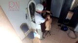 Tu veux me couper les cheveux? Je suis une cliente nue chez le coiffeur. Styliste nue 22 snapshot 1