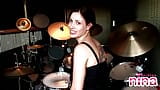 Lesbica Nina Drummer mostra tette e figa snapshot 1