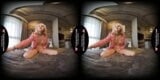 Solo blonde pik teaser Mika masturbeert, in vr snapshot 1