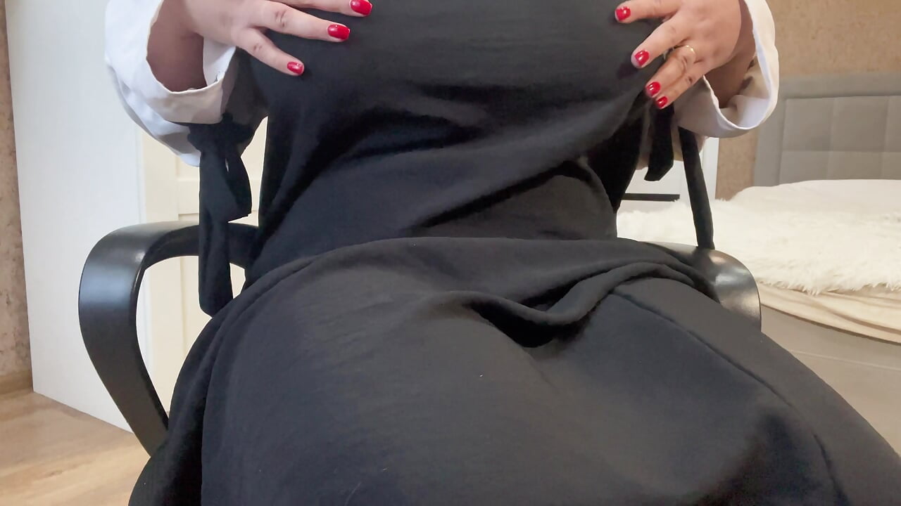 Arab milf with dirty talk masturbates