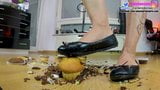 Deutsch  Hier zerdrücke ich Trambel muffins mit meinen Ballerinas Nylons zu brei snapshot 8