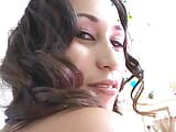 Morena caliente montando una polla gruesa snapshot 4