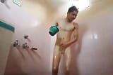 Gran culo americano bañándose y meando en el baño de la tía Tamna snapshot 9