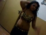 Memnune fait une danse orientale sexy snapshot 8