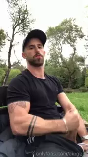 Successful Wanking on the Park Bench: Gay Public Porn | xHamster