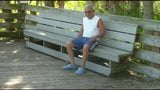 Escenas al aire libre donde el abuelo chupa y es follado por un gordito snapshot 4