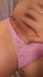 Une MILF se caresse la chatte snapshot 1