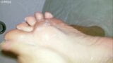 Wash my feet and toes snapshot 2