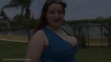 Asha Marie - BBW fickt im Freien mit einem jungen Typ snapshot 1