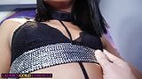 Zierliche Teen-Latina-Transe Gaby Maia lutscht Schwanz und wird ohne Gummi in den Arsch gefickt snapshot 6