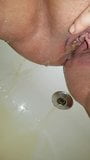 Bbw dorado lluvia meando en bañera snapshot 8