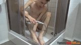 Dedo del pie lamiendo adolescente twinks snapshot 4