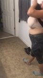 एल्सा स्ट्रिप्स से पता चलता है उसके 38h कप स्तन snapshot 1