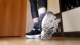 Sportschuhfetisch, Sockenfetisch und duftender Fußfetisch snapshot 1