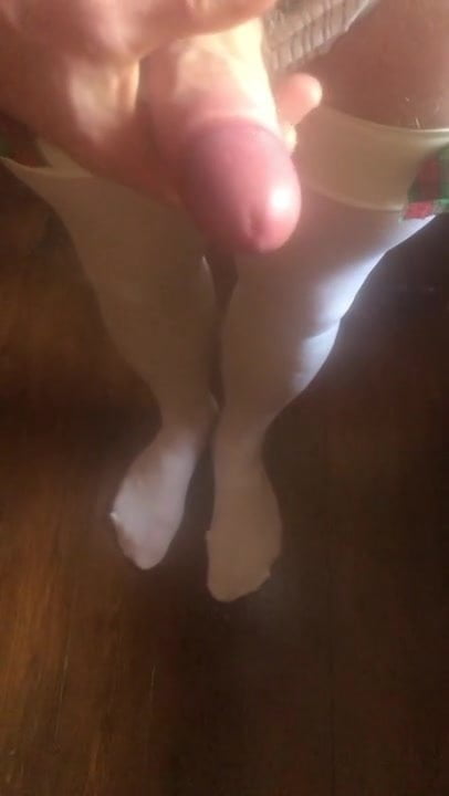 Une tapette coquine éjacule