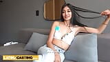 紧致的18岁拉丁女郎在假选角大鸡巴栏杆特写 - latinacasting snapshot 2