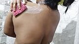 Sexy hotgirl21 desi desnuda tía bhabhi ducha en propio baño. snapshot 5