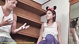 Ladyboy de pelo corto con una diadema se la follan a lo perrito snapshot 2