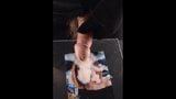 Sperma eerbetoon aan mooie vrouw slow motion snapshot 9