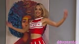 Stoute blonde cheerleader Shiva Zumi berijdt grote zwarte dildo snapshot 5