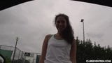 La tennista bruna si toglie i vestiti snapshot 1