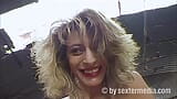 Tiener blondine Nina heeft een orgasme nodig snapshot 12