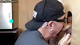 Facial amoroso gloryhole DILF chupa vara em vídeo privado em casa snapshot 10