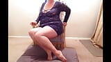 Jeu de solo en collants. Littlekiwi apporte un contenu maison génial, à chaque fois ! snapshot 1