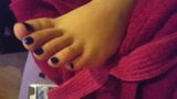 Brincando com os pés e dedos sensuais da namorada, massagem nos pés snapshot 5