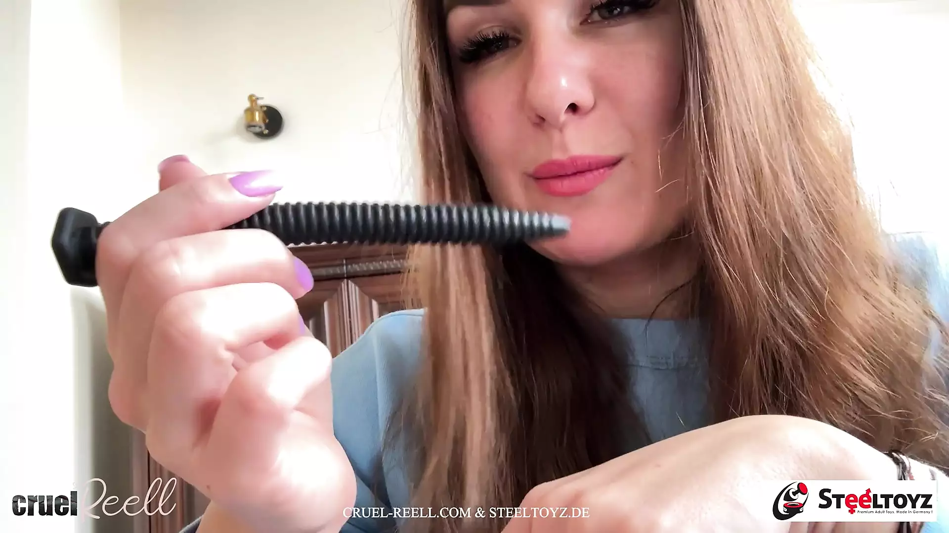 Le dilatateur 3 pièces mis en forme de vis avec Cruel Reell | xHamster