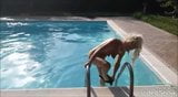 Lisa monti la pornodiva relax in piscina snapshot 2