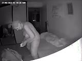 La abuela se masturba el coño de nuevo tarde en la noche snapshot 16