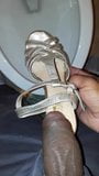 Kencing pada kasut tumit India snapshot 5