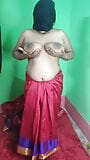 오일로 그녀의 몸을 마사지하는 Desi bhabi sruti snapshot 2