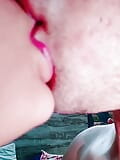 Teman wanita miang bercium dengan begitu cantik dengan teman lelaki snapshot 4