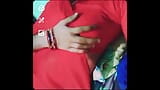 Indian Gay Crossdresser XXX în sari roșu cu degetul în curul său snapshot 3