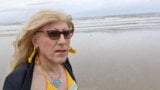 Mevrouw Samantha gaat een strandwandeling maken snapshot 18