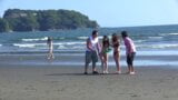 Grosse bite sur la plage - une fille en bikini s'excite et jouit et jouit dx: partie 1 snapshot 2