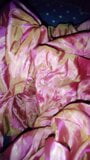 Aftrekken met roze gearceerde satijnen zijdeachtige salwar van buurman (01) snapshot 9