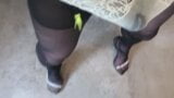 Strumpfhose, High Heels, Schwanz & Sperma snapshot 8