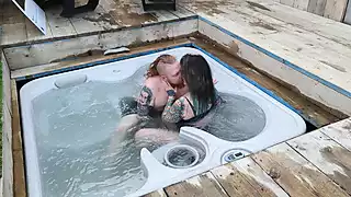 Steamy Hot Tub Sex Elizabethhunny & Brutalbelial: British Body ...