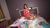 Spécial de Noël avec la beauté asiatique Ladyboy Lanta se fait baiser du cul à la bouche snapshot 1