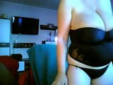 Une MILF danse et montre tes énormes seins flasques snapshot 2