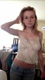 Lo zenzero giovane ragazza selfie stripping snapshot 6