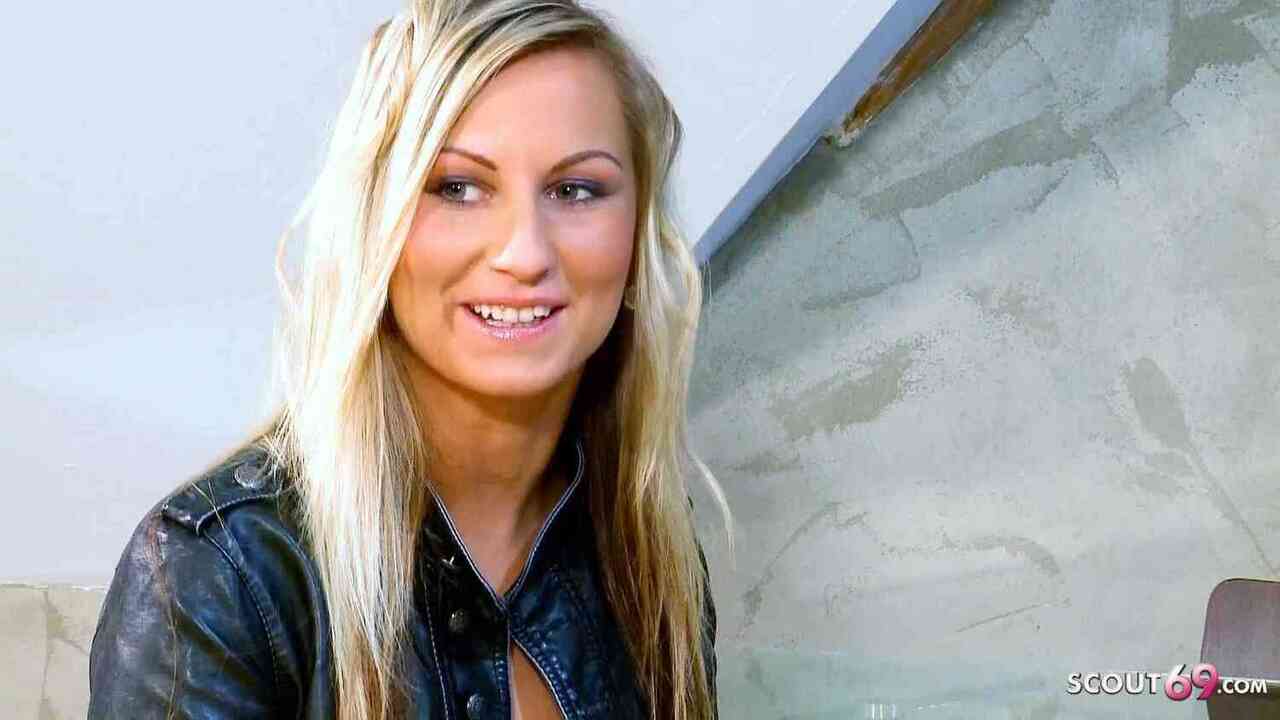 Tiny Blonde Girl Seduced to Fuck by Old Guy at Job Interview | xHamster