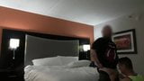 Niedźwiedź Anon rodzi mnie w pokoju hotelowym snapshot 2